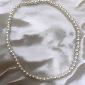 Single chain pearl necklace